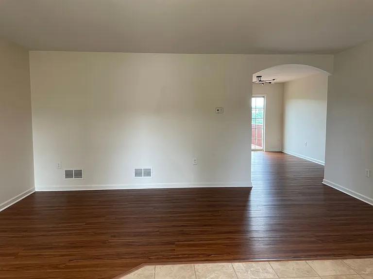 133 Nicole St — Photo 2