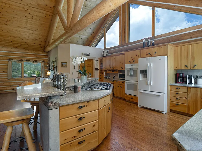 233 Home Pl — Photo 4