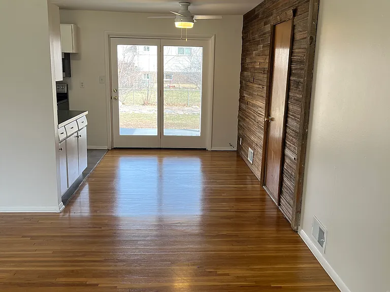3605 Martin Dr — Photo 9