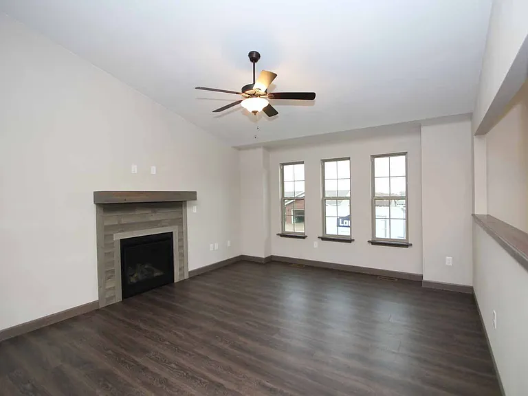 300 Olyvia Dr — Photo 5