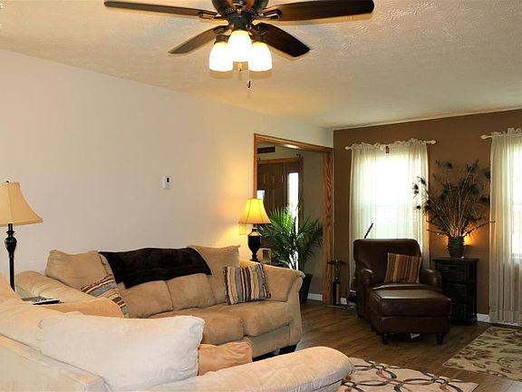 3rd image of 917 Glenview Dr