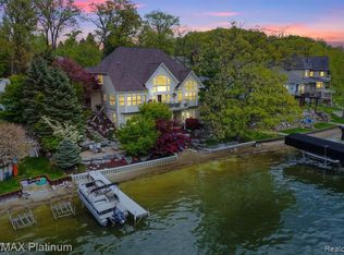 1025 Thompson Shore Dr, Howell, MI 48843