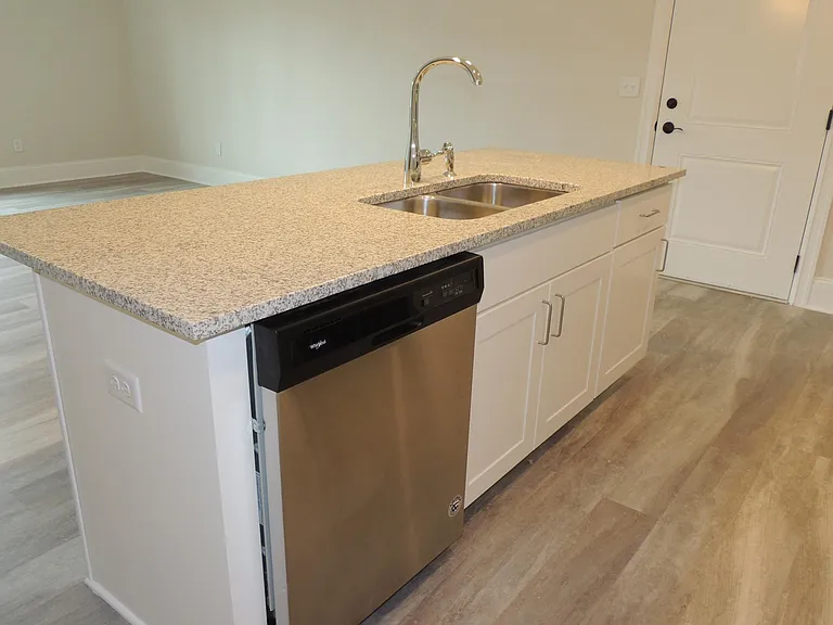 2 Bedroom / 2 Bath - Kitchen Island