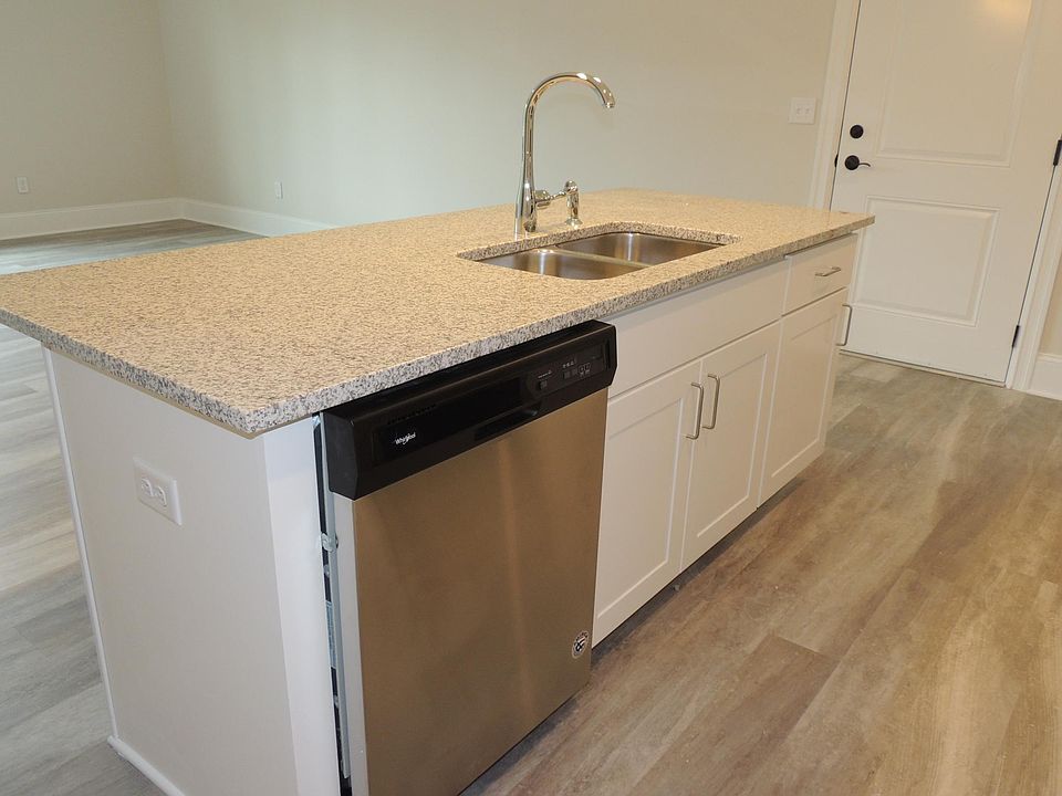 2 Bedroom / 2 Bath - Kitchen Island