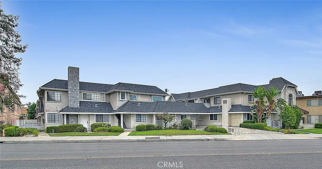 2 bed, 1005 sqft, $2,850 — Photo 2
