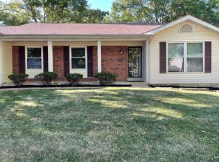 12879 Sandfield Dr, Saint Louis, MO 63146