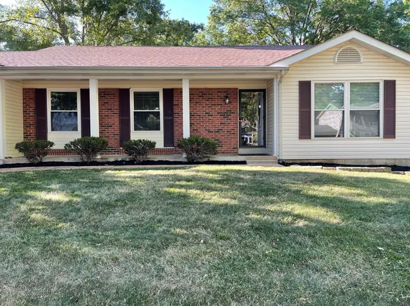 12879 Sandfield Dr, Saint Louis, MO 63146