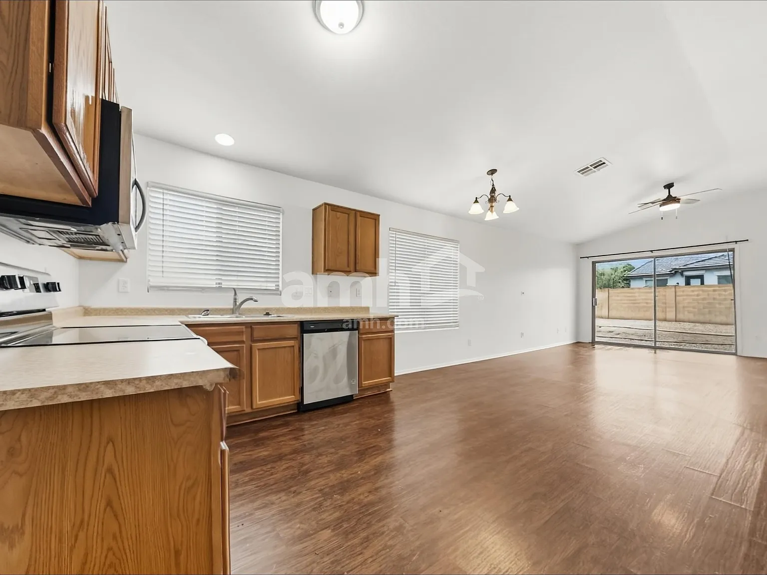 4 bed, 2.0 bath, 1850 sqft, $2,150 — Photo 4