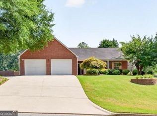 1561 Timber Heights Dr, Loganville, GA 30052