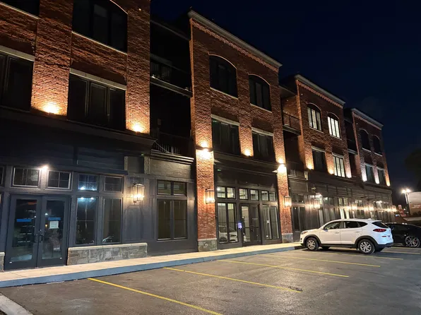 128 E State St #207, Geneva, IL 60134