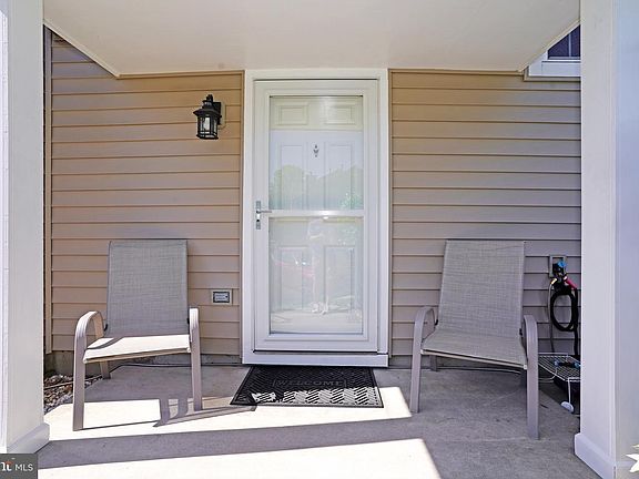 2nd image of 6038 Netherton St