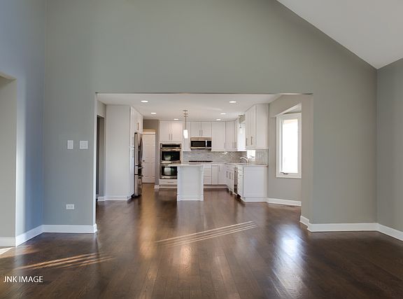 4th image of 12900 Bloomfield Dr