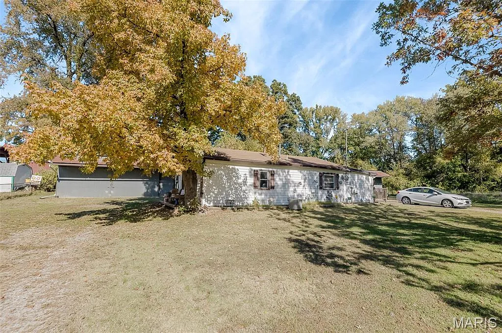 2264 Frank Scott Pkwy W photo 1