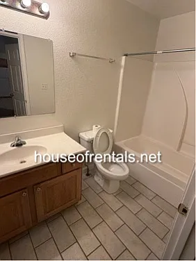 906 Pear St #D — Photo 6
