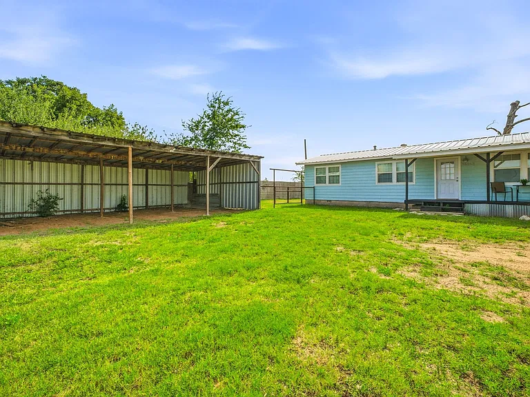 25263 N US Highway 281 — Photo 2
