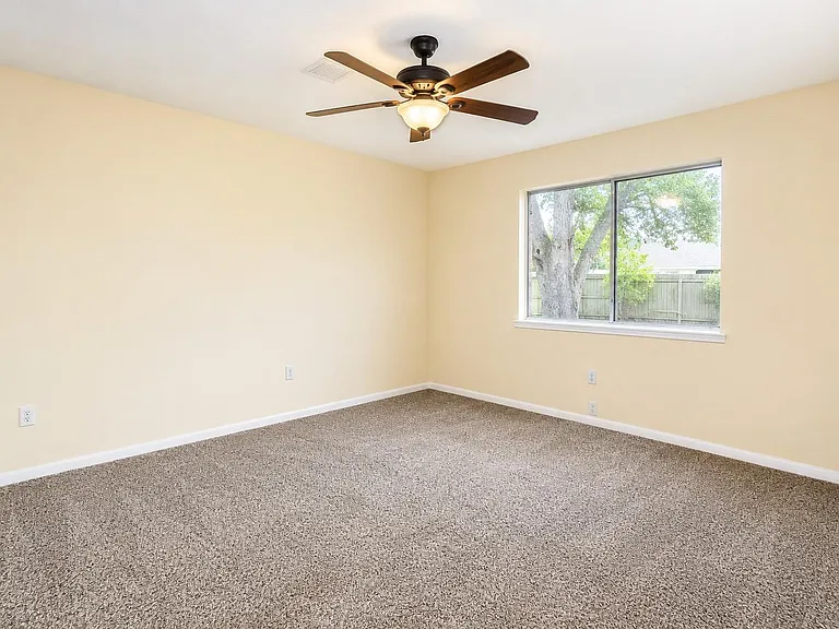 2110 Whiteback Dr — Photo 9