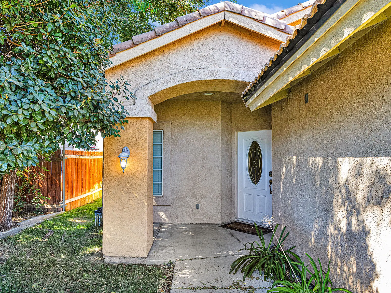4 bed, 2330 sqft, $3,000 — Photo 4