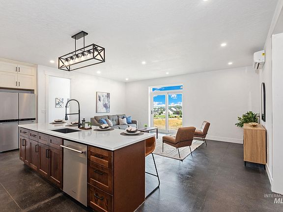 5th image of 13403 Lakeside Ln
