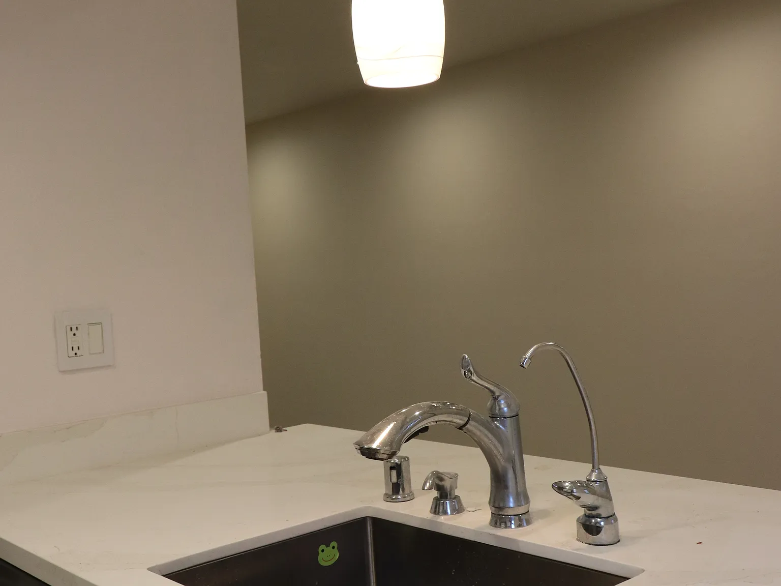 2 bed, 1.5 bath, 974 sqft, $3,500 — Photo 3