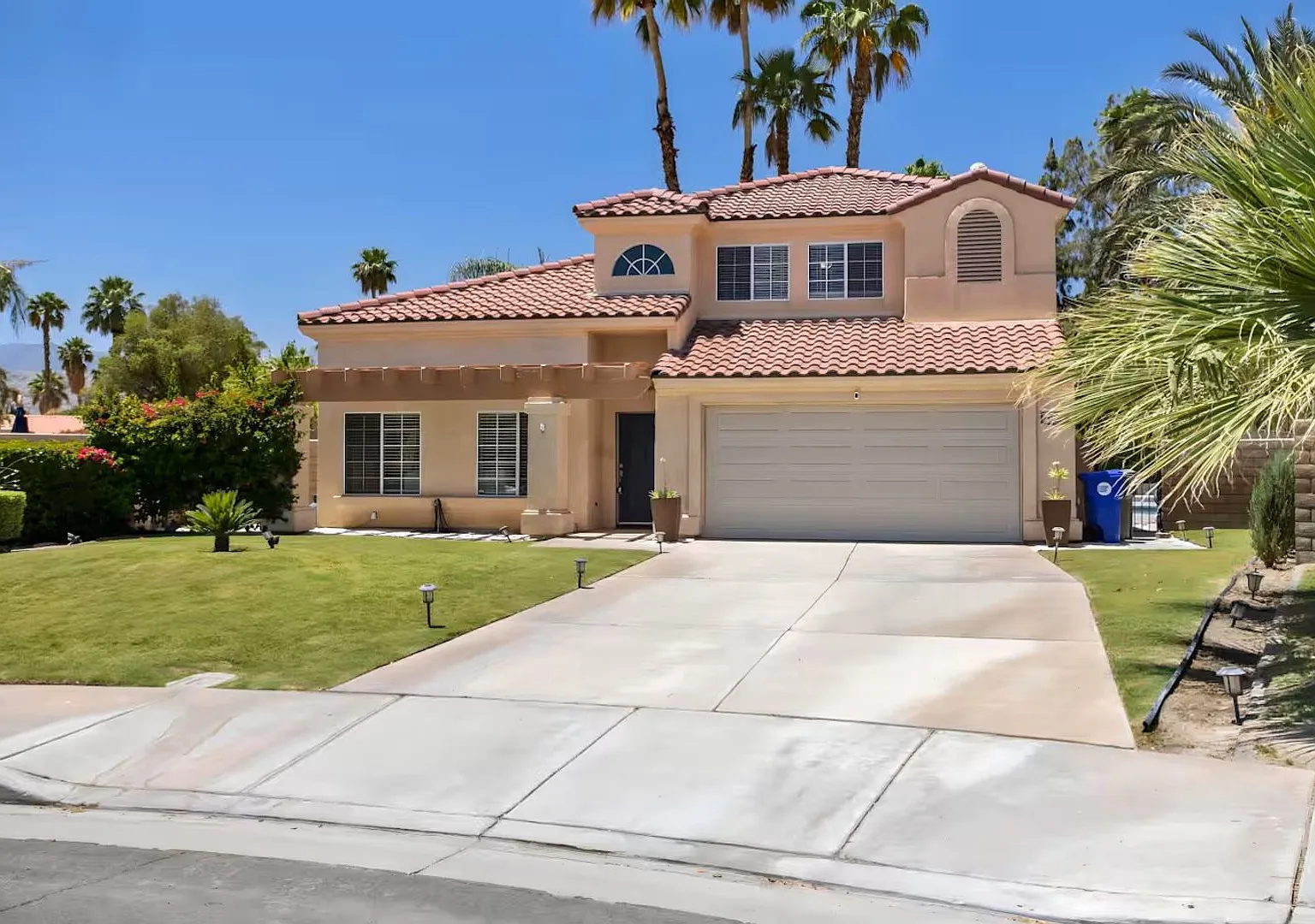 Pool Home in Palm Desert — Photo 2