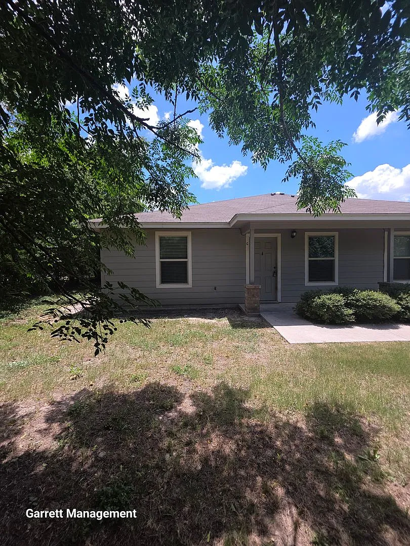 1013 Mill St — Photo 2