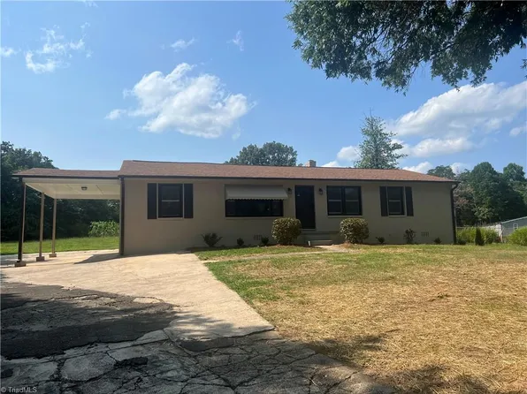 2749 Oak Grove Cir, Winston Salem, NC 27106