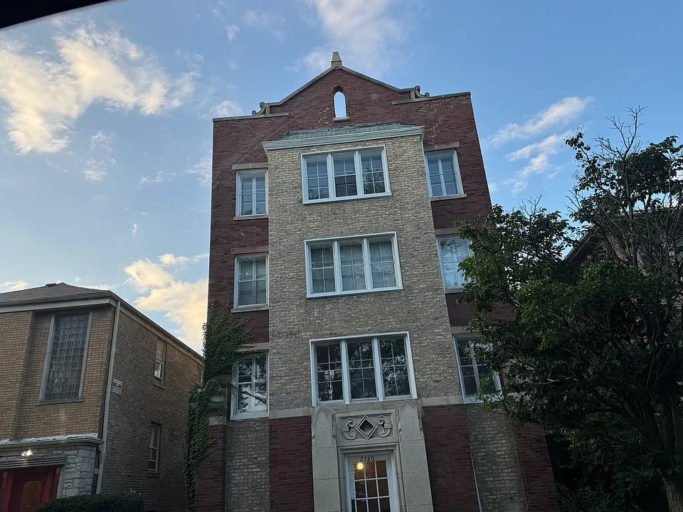 2720 W Greenleaf Ave #1