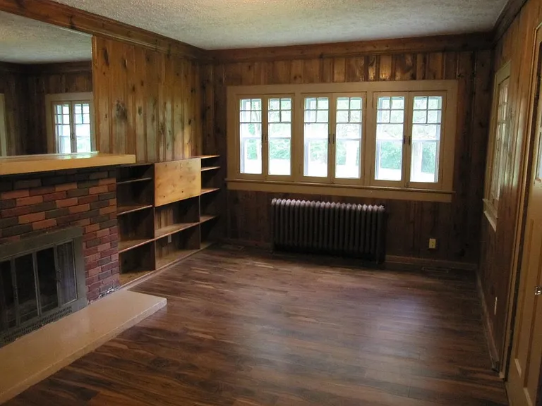 Living room/fireplace