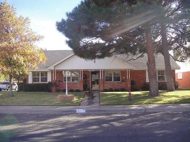 1st image of 3830 E Everglade Ave