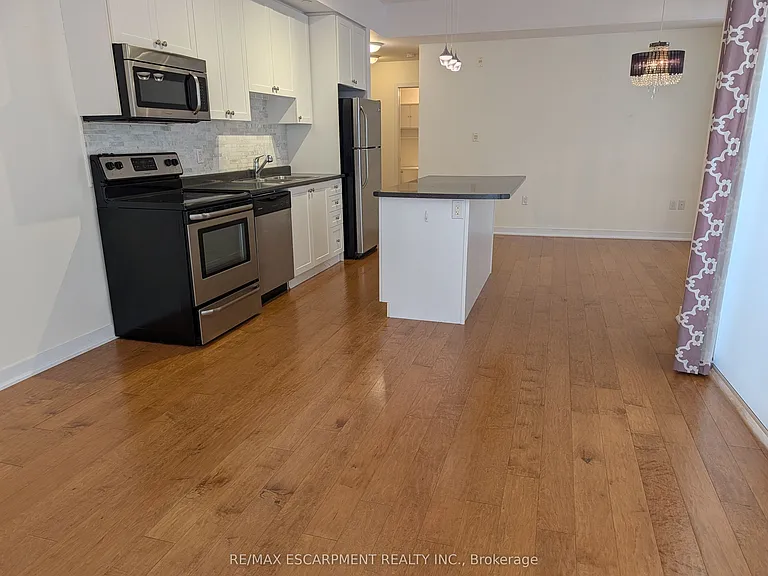 90 Charlton Ave W #702 — Photo 6