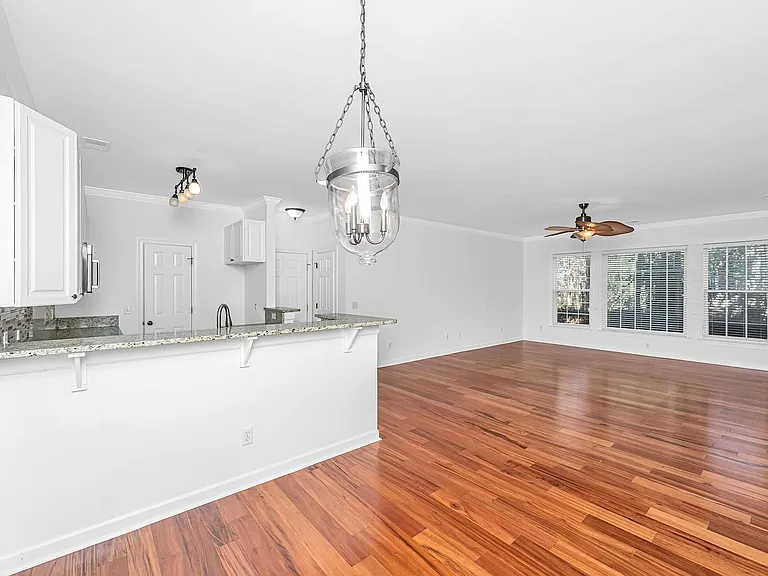 1476 Belcourt Ln — Photo 9