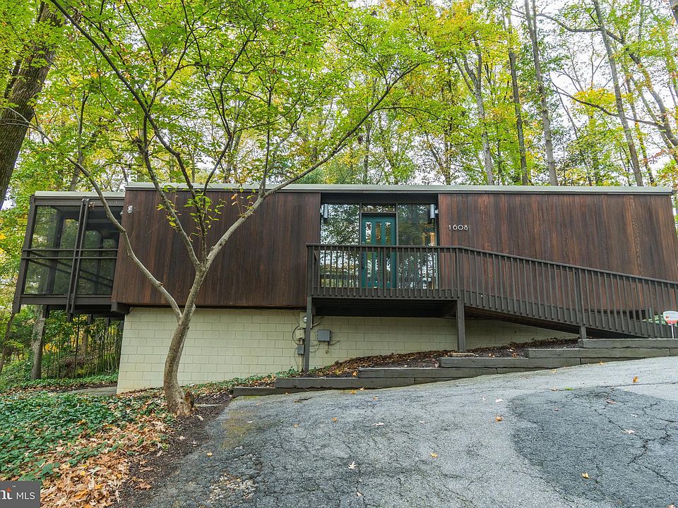 1st image of 1608 Sherwood Hall Ln