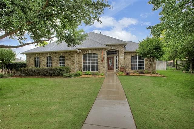 1st image of 713 Mockingbird Ct