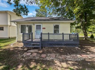 9612 Cherokee St, Taylor, MI 48180