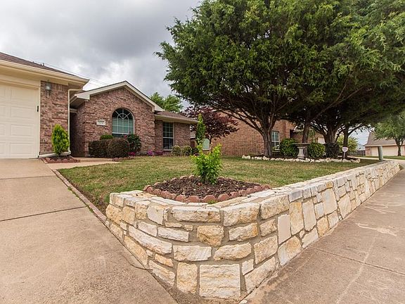 2nd image of 122 Melody Cir