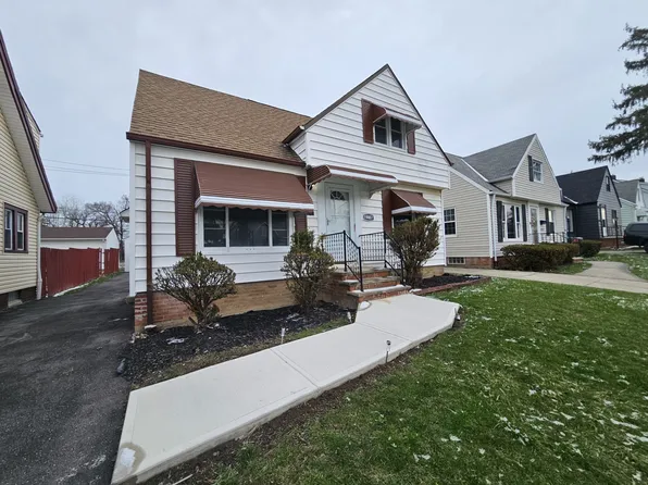 19807 Gardenview Dr, Maple Heights, OH 44137