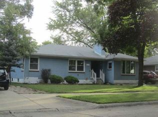 19643 Roscommon St, Harper Woods, MI 48225