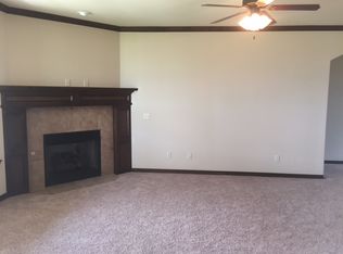 100 SW 7th St, Moore, OK 73160