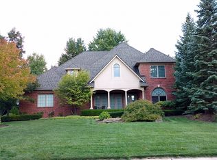 27896 Larson Ln, Farmington Hills, MI 48331