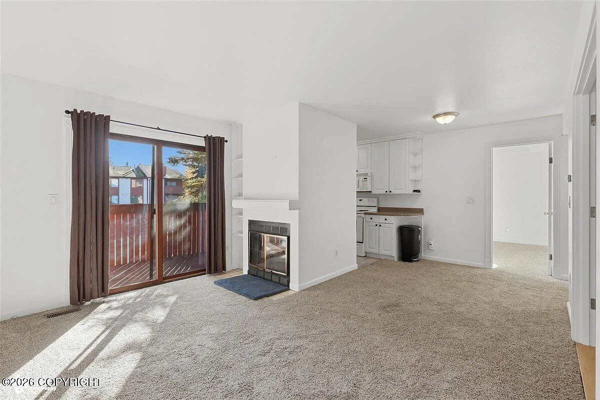 2 bed, 2.0 bath, 741 sqft, $1,895 — Photo 2