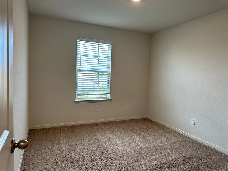225 Allington Cir — Photo 6