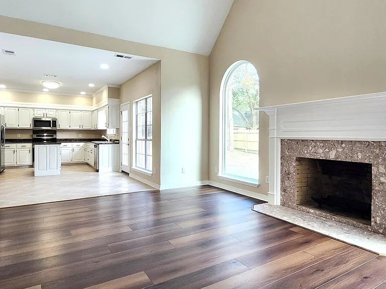 3829 Versailles Ct — Photo 3