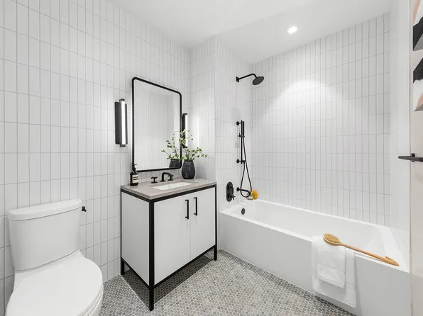 29 Huron Street image 10 of 18