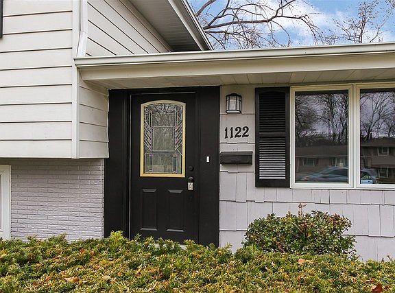 2nd image of 1122 Bradford Ln
