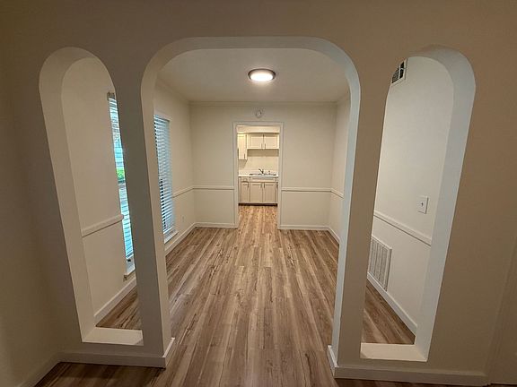 3rd image of 3204 Redding Rd #102