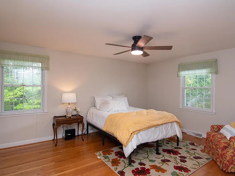 1313 Grove Rd — Photo 16