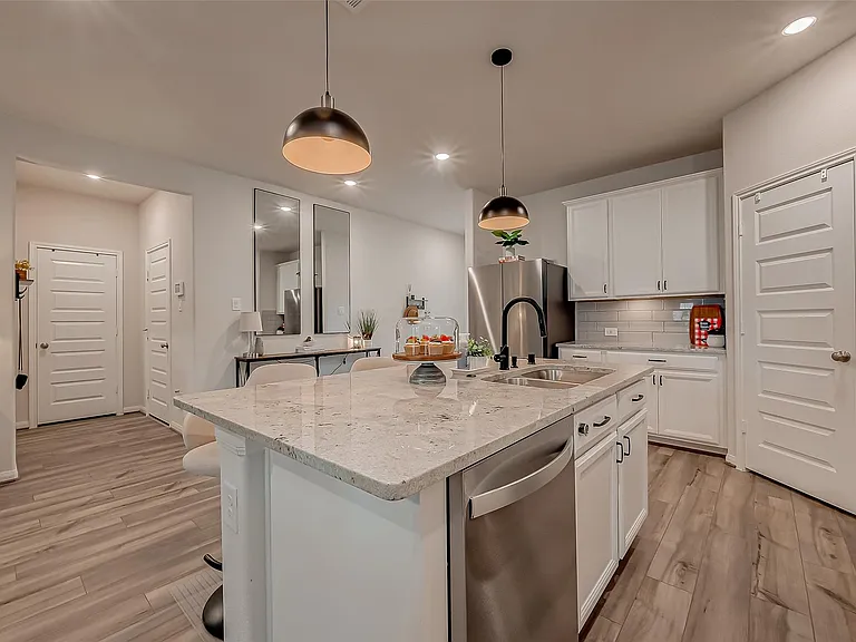 2114 Cherryvale Dr — Photo 12