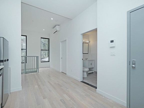 4th image of 164 E 105th St APT 1A