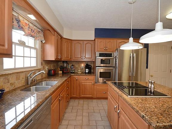 5th image of 411 Woodcock Dr