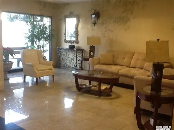 101 Jackson Ave APT 1G, Mineola, NY 11501